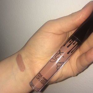 AUTHENTIC Kylie Jenner Matte Lipstick in MALIBOO